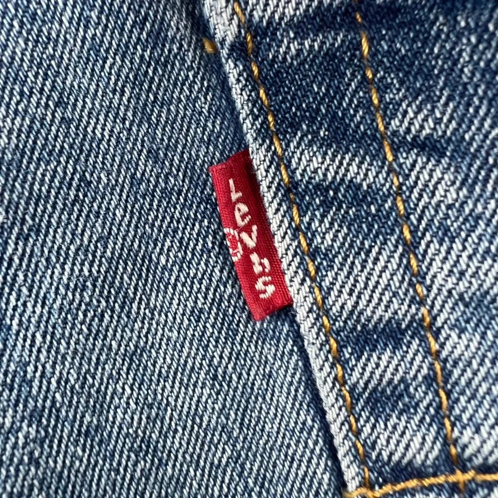 LEVI'S 505 Regular Fit Jeans Mens 34x30 Blue Medium Wash Distressed 00505-1454